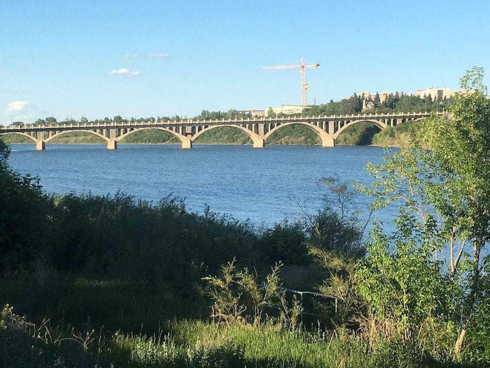 The Inn On College Saskatoon Extérieur photo